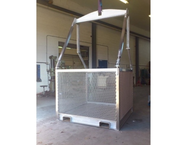 Subsea basket